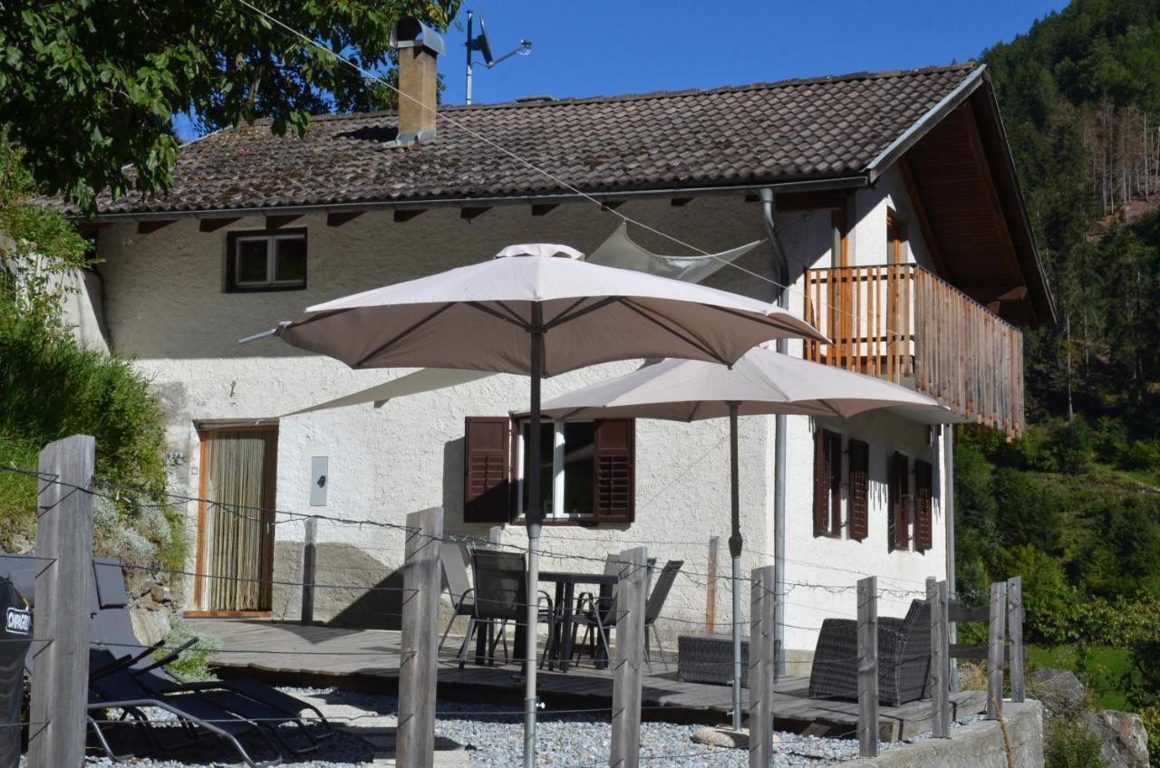 Stilfser Haeuschen Mit Blick Auf Koenig Ortler Vila Exterior foto