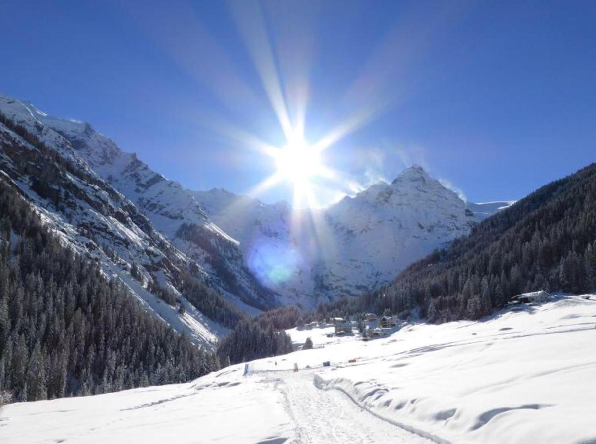 Stilfser Haeuschen Mit Blick Auf Koenig Ortler Vila Exterior foto